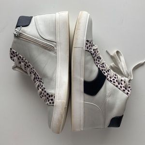 High top spotted sneakers! 8.5